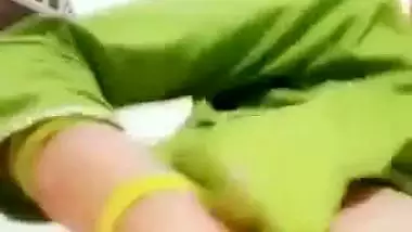 Sexy girl says sorry to her lover by sending her nude MMS