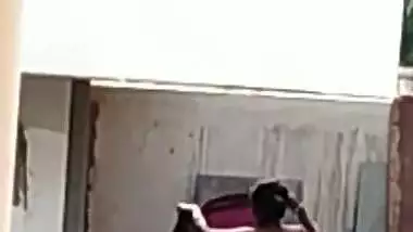 Exclusive- Desi Village Bhabhi Outdoor Bathing Record By