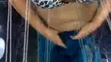 Big Melons Of Tamil Aunty While Taking Shower