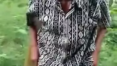 Village guys catch Desi couple having outdoor sex in XXX missionary