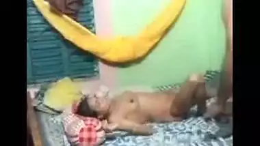 Uncle fucking lonely wife after licking pussy viral MMS