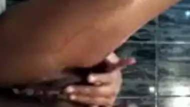 Horny Desi XXX bitch masturbating pussy with bottle video MMS