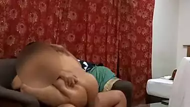 Desi Pakistani cougar has scandalous XXX sex with lover for the cam