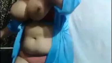 Busty Desi aunty vibrator XXX show big tits with dildo vibrator