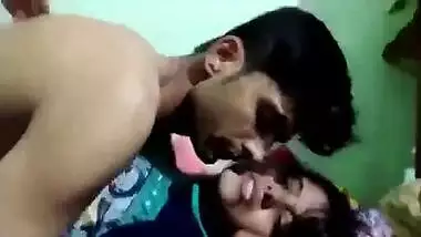 Dude sticks cock into XXX snatch of his Desi girlfriend for the cam