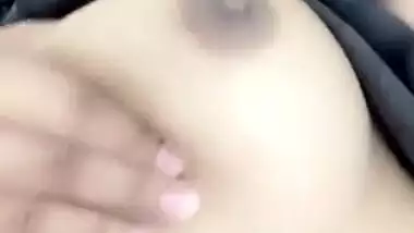 Porn fantasies fill men when they watch the video of the Desi babe