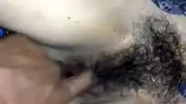 Man comes to sleeping Desi wife to touch her hairy XXX pussy in sex video