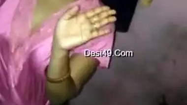 Desi mom with sexy body covered with pink robe dances so ineptly