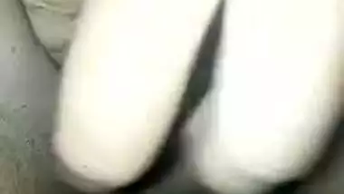 College Desi XXX girl showing her sweet pink pussy on camera