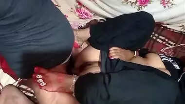 Desi wife and XXX buddy start sex with doggystyle on the bed