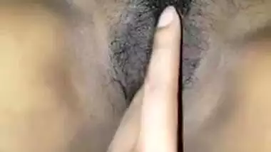 Indian girl allows sex lover to feels her XXX pussy from the inside