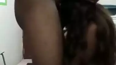Shri Lankan girl records her blowjob MMS and cum drop