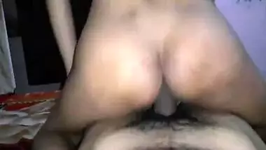 Oral XXX sex given by Desi wife is followed by cock-riding gonzo