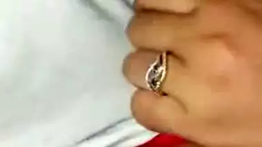 Amateur chudai video of Indian couple trying to have XXX fun in dark