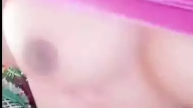 Solo nude show of big boobs girlfriend fingering