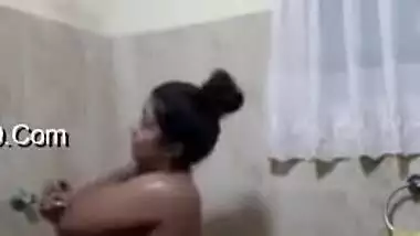 Today Exclusive- Hot Look Sri Lankan Girl Record Her Nude Bathing Selfie Part 2