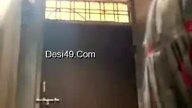 Today Exclusive- Desi Girl Record Her Bathing Video For Lover