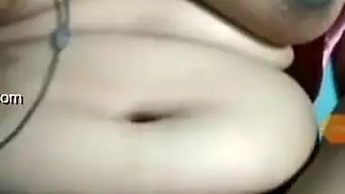 Today Exclusive- Cute Desi Girl Showing Her Boobs