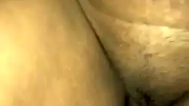 South Indian man shows lady’s pussy in nude mms