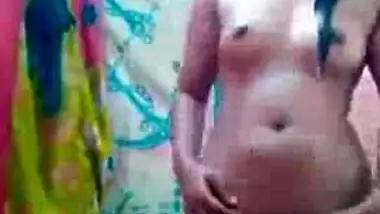 Open nude bath video shot by this young girl for her bf