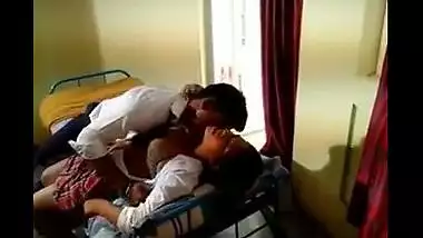 Indian porn web site presents college desi sex movie scene of Delhi girl