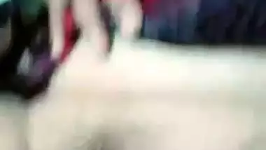 Chut ki video – Desi hottie showing yoni