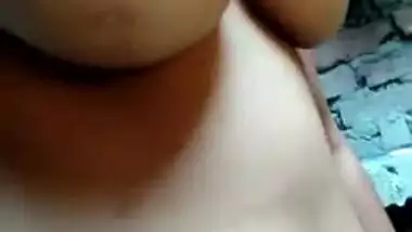 Desi wife captures saggy boobs for home XXX collection and not MMS