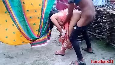 Outdoor Desi chick copulates with horny guy in outdoor XXX clip