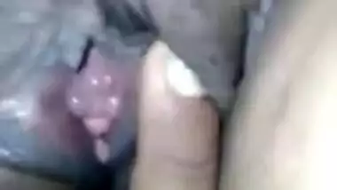 Wife's XXX slit is so sexy that Indian man can't stop staring at it