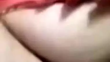 Sexy Desi XXX mom showing her big boobs and wet pussy on cam
