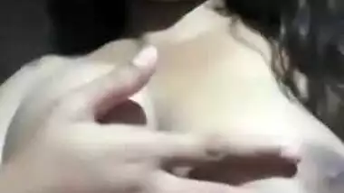 New amateur XXX video from sexy Desi babe playing with her boobs