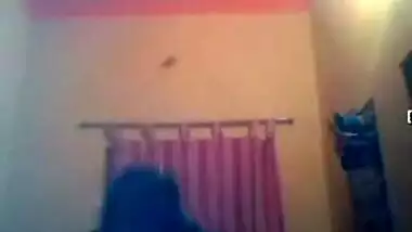 Nice Desi girl prepares for a date hoping to enjoy sex tonight