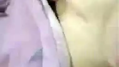 Indian teenage girl showing badi boobs