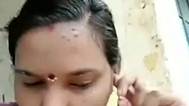 Money is XXX reason Desi wife agrees to talk to Desi online lover