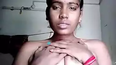 Desi Girl Shows her Boobs on Vc