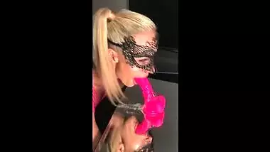 Wanna see epic deepthroat ss from Instagram thot? Saliva Bunny is waiting for you.