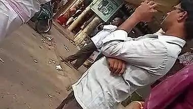 Tamil hot office girl side boobs and navel show in bus stop 