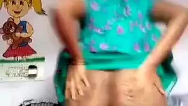 Super hot Desi XXX chick fingering her sweet pussy hole on cam