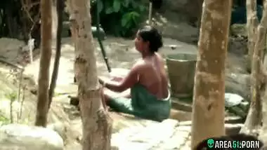 Indian busty aunty taking bath outdoor full nude, caught