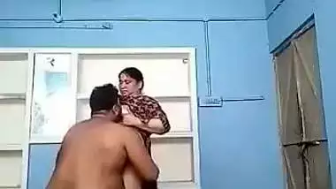 MMS video of mature Bhabhi having XXX affair with fat Desi neighbor