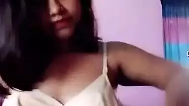 Brunette Indian takes bra off to advertise boob but soon puts it back