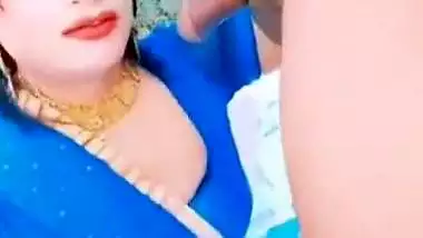 Shemale in saree sucks a dick in Indian gay porn