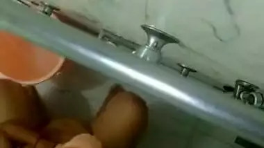 Desi wife nude bathing in bathroom recording by spy cam