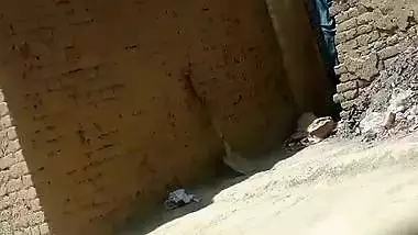 Pakistani outdoor sex video with a neighbor aunty! Real XXX