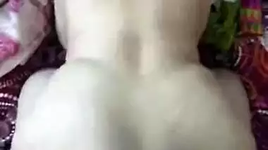 Paki female moves XXX rear towards sex stick till it sprays chudai cum